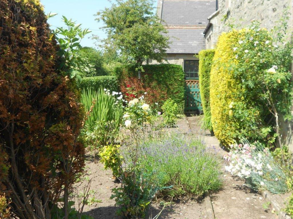 The Old School House Mordington Bed & Breakfast Exterior photo